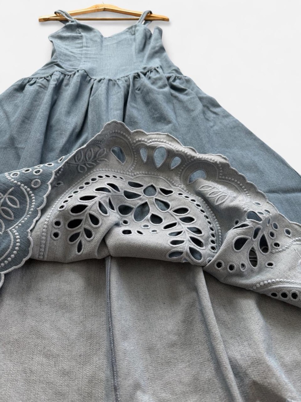 NWT TUCKERNUCK Moon River Light Blue V-Neck Eyelet Detail Midi Dress - Picture 10 of 12